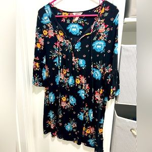 Arizona Jean Co. Floral Top - Size M